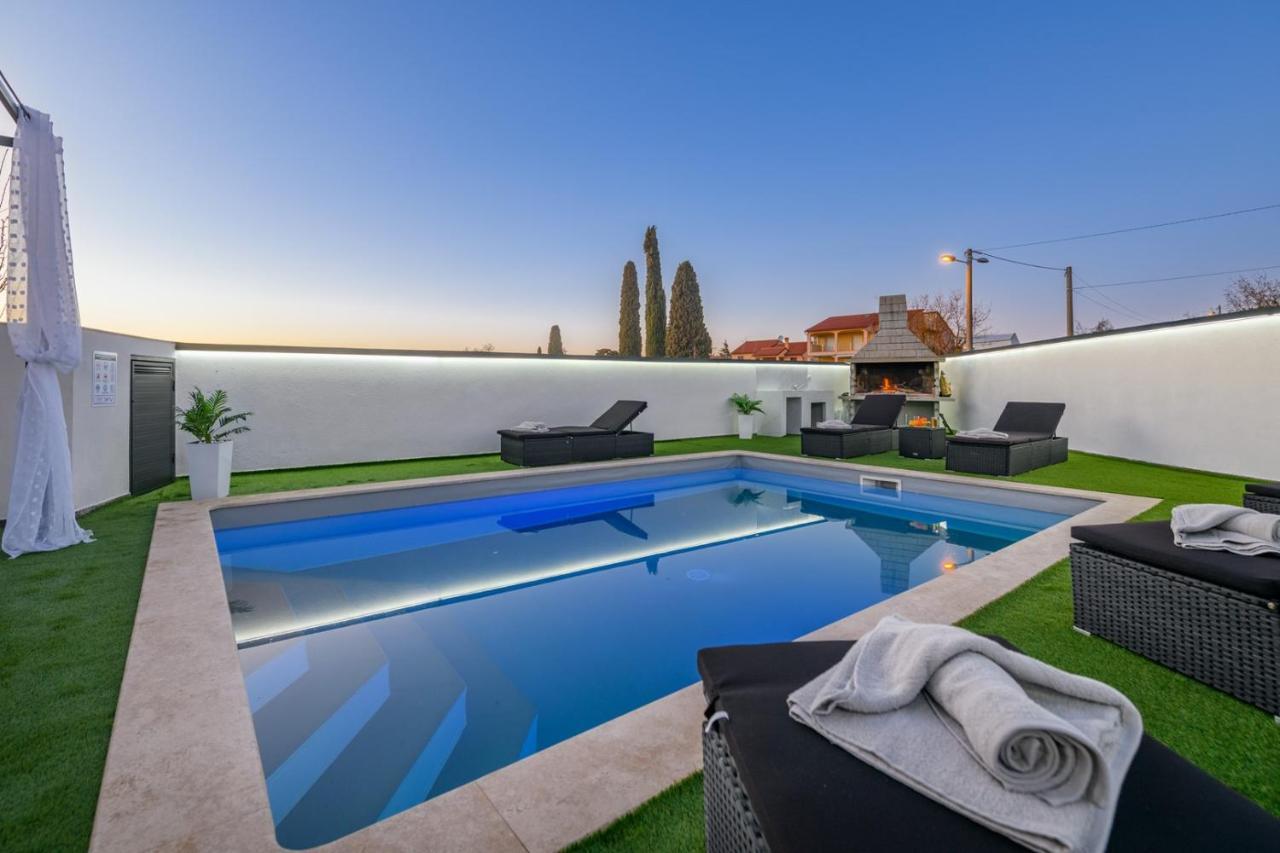 Complex Villa White بولا المظهر الخارجي الصورة